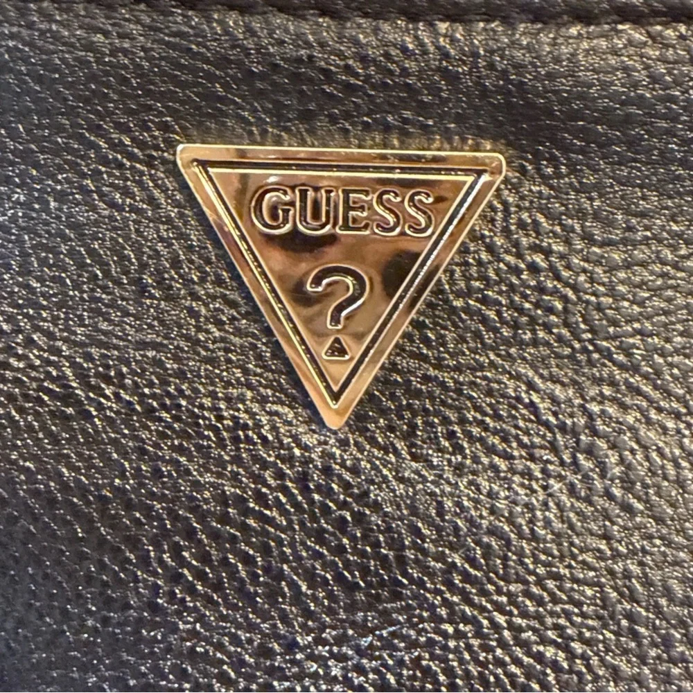 GUESS Black Wristlet Clutch Y2K Logo Zip Pouch Minimal Chic